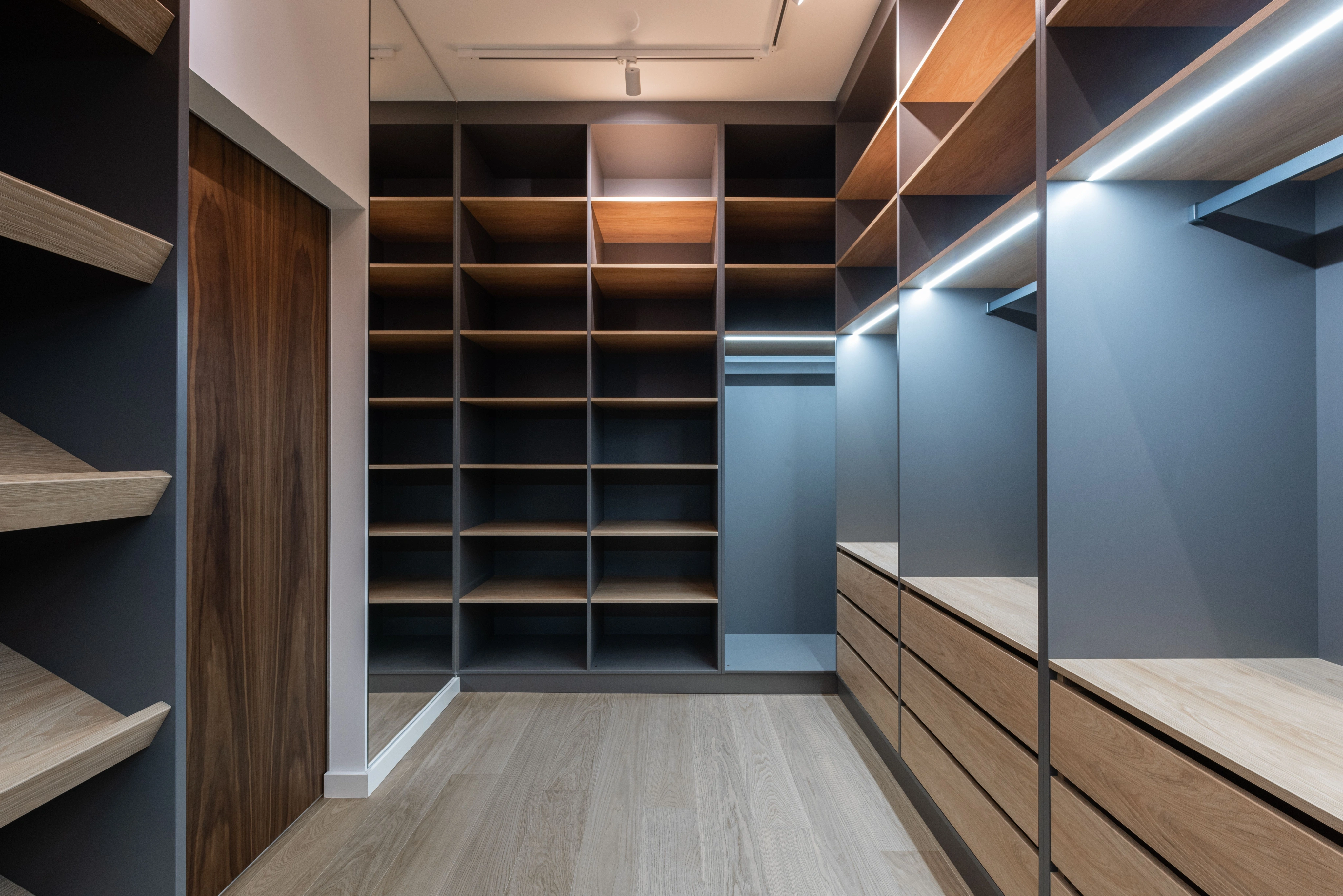 Bespoke fitted wardrobe project, project 10