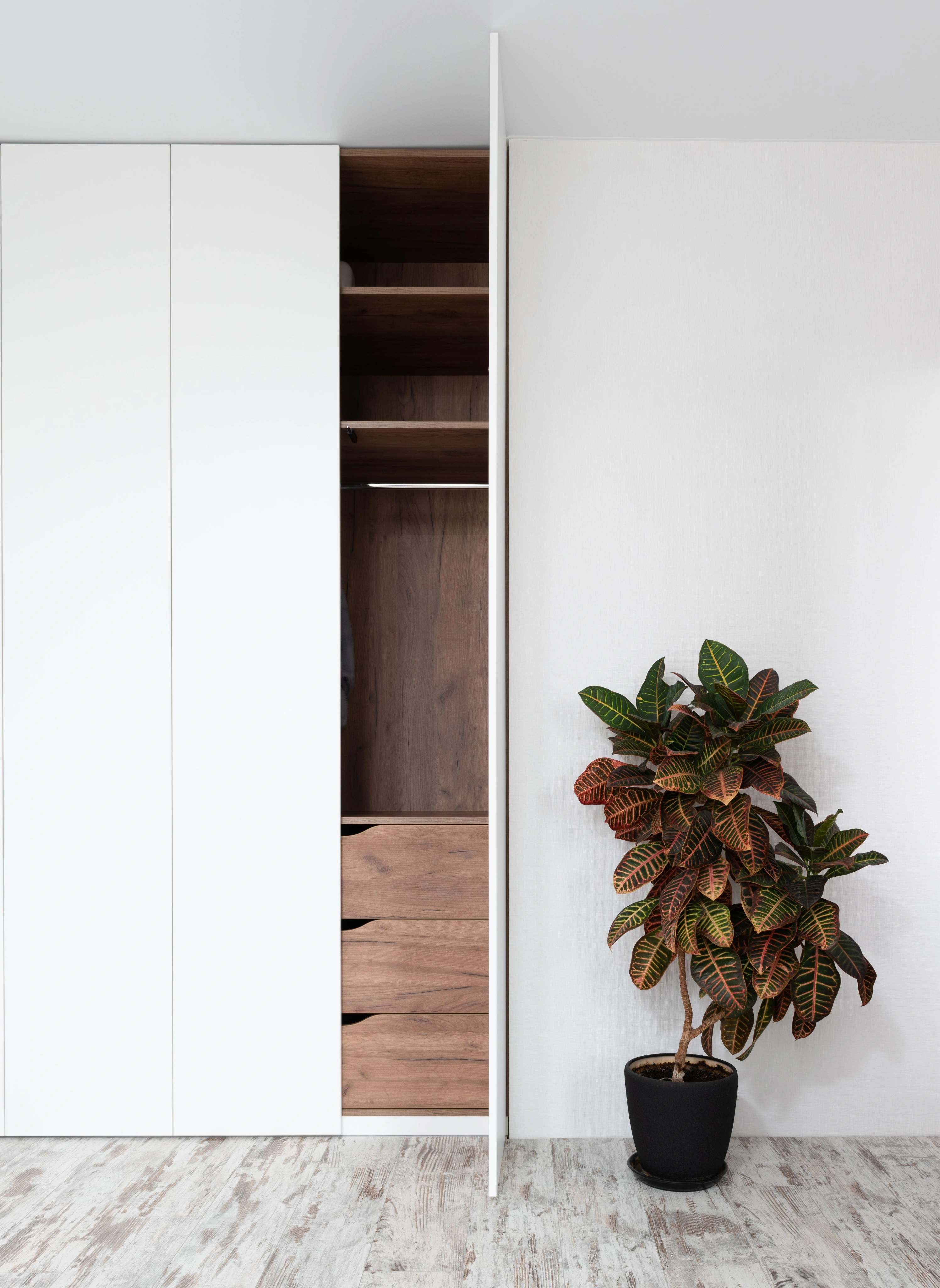 Bespoke fitted wardrobe project, project 5